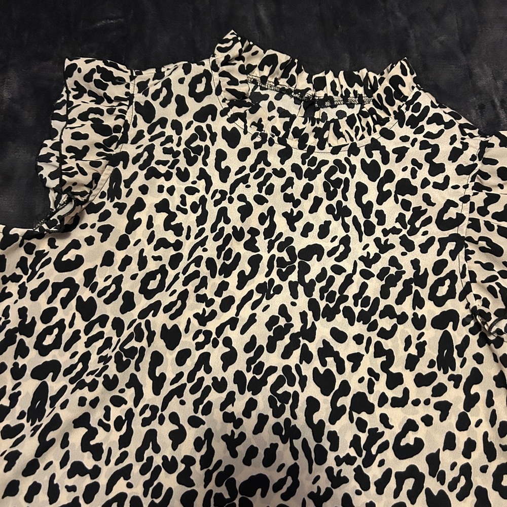 Leopard Print Ruffle Sleeve Top - Picture 2 of 2